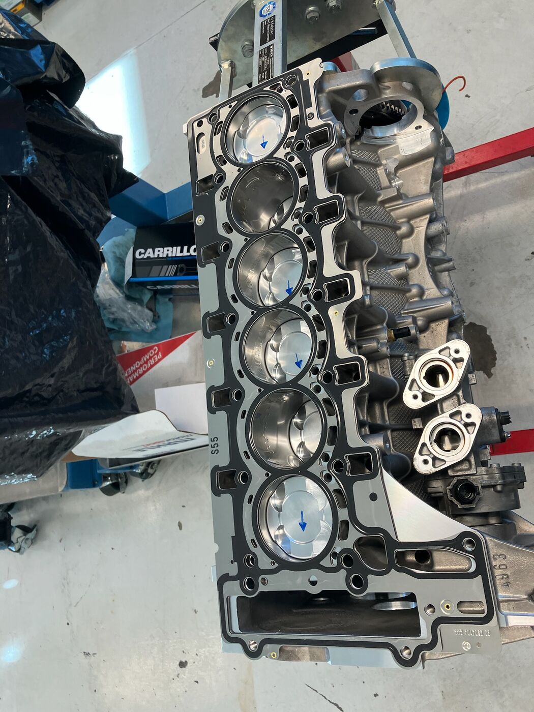 S55 block with pistons installed and the multi-layer steel head gasket in place