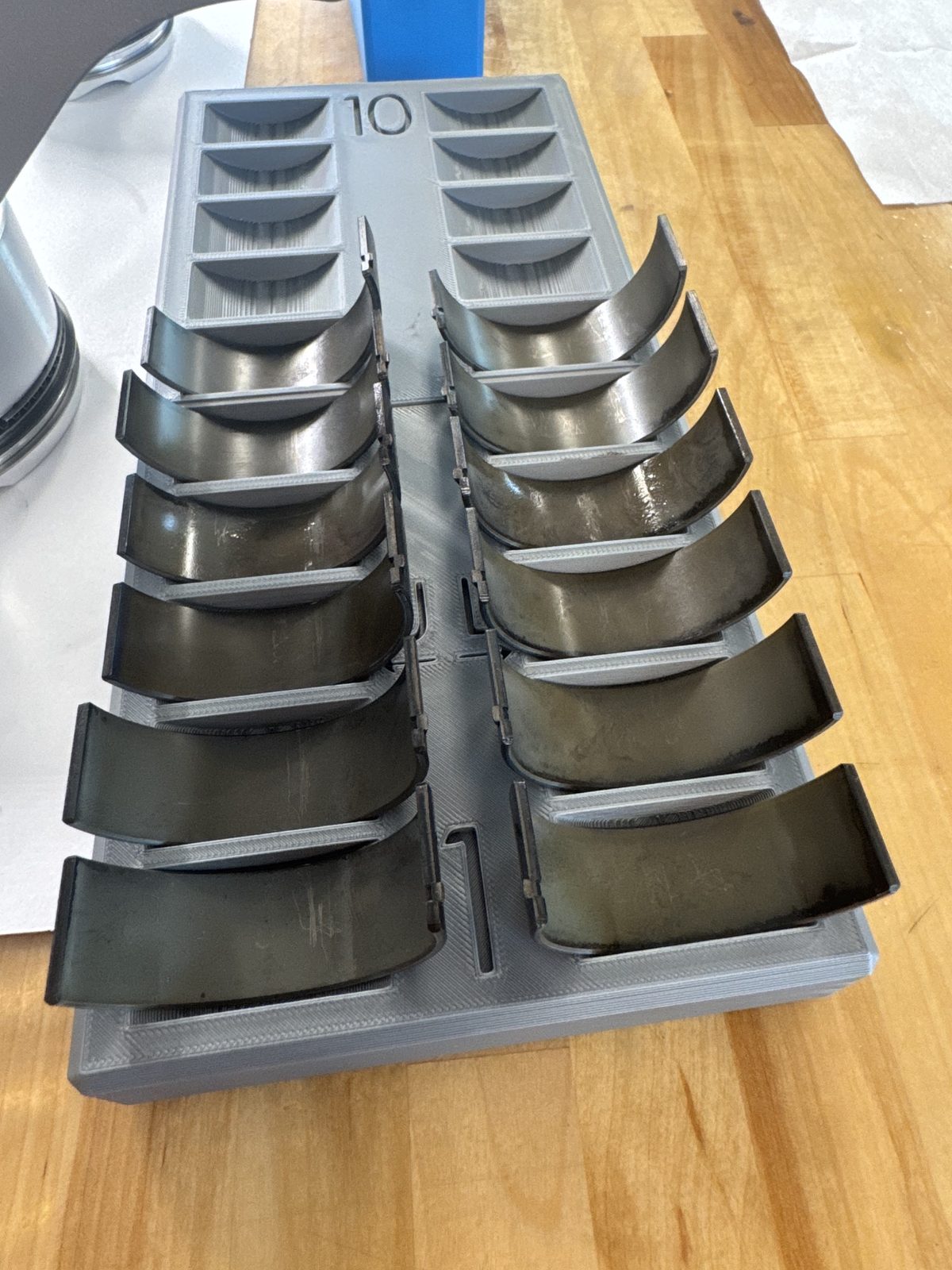 Bearings indexed in order in 3D-printed trays