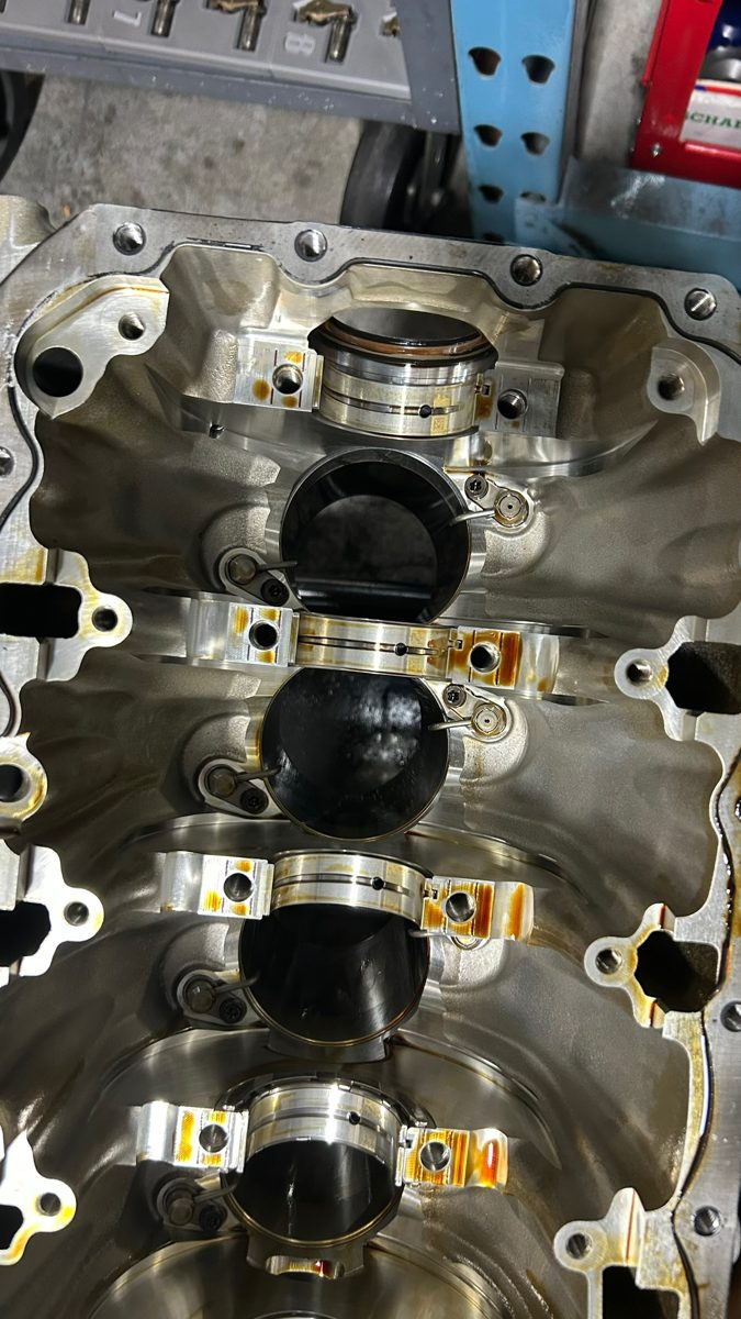 S58 main bearing saddles and integrated girdle with upper bearing shells installed