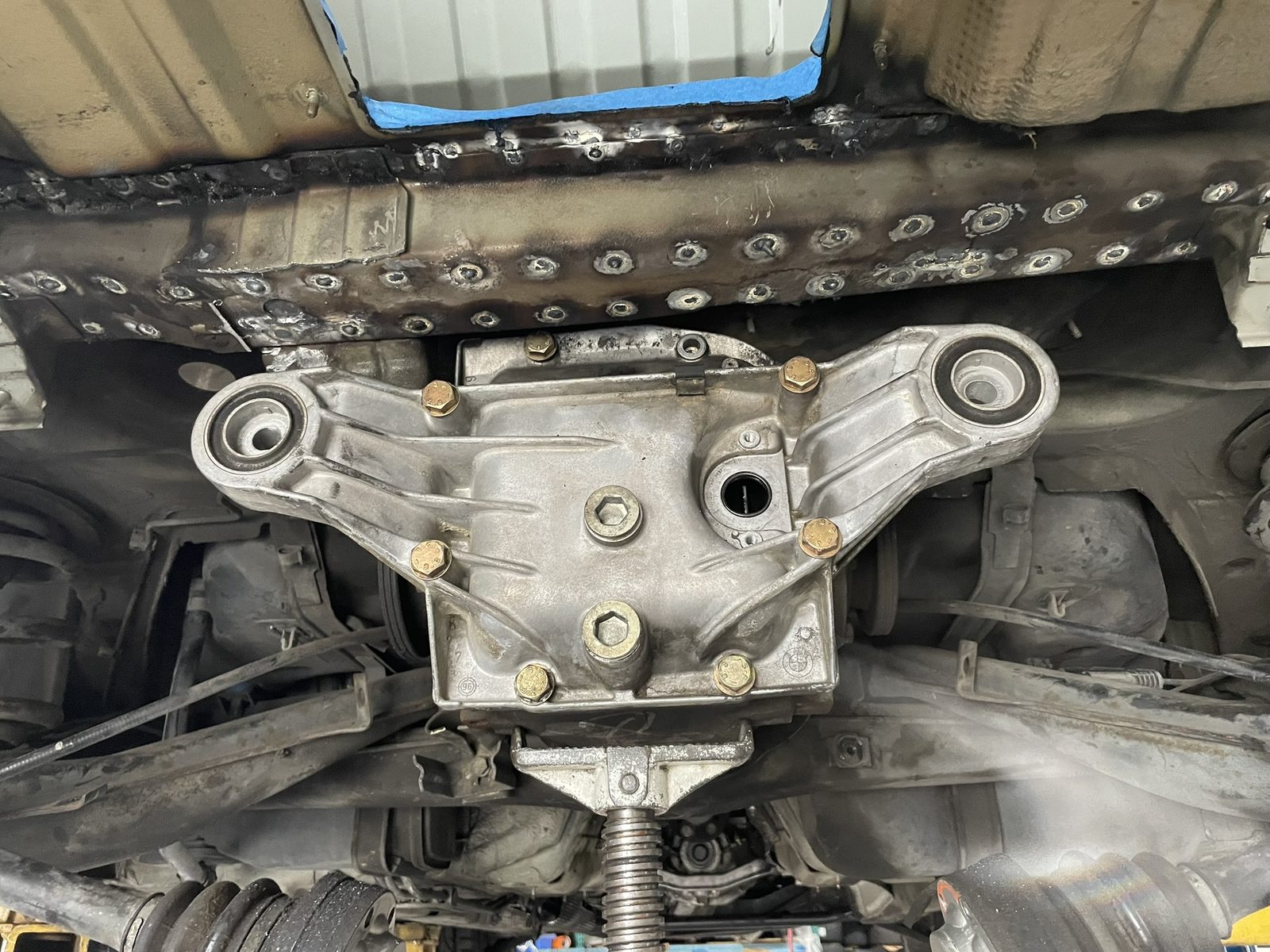 Underside view of the BMW Z3 differential mount and rear subframe